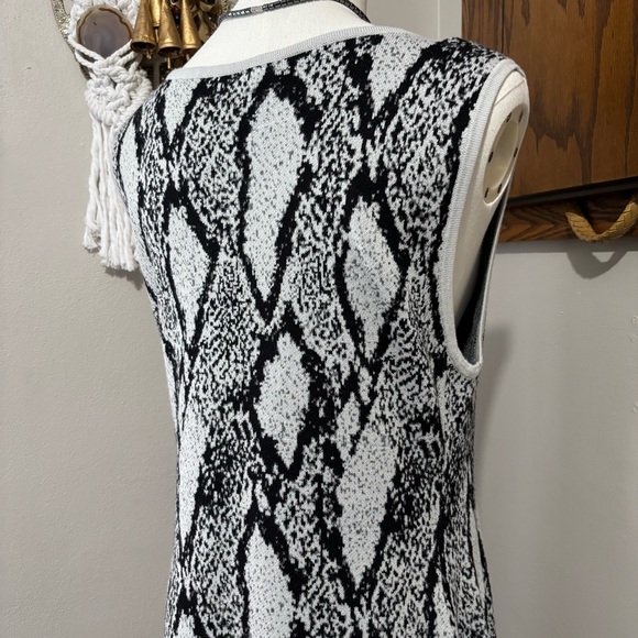 Torrid Elegant Black Snakeskin Print Sleeveless Sweater Dress Size 10 - Picture 6 of 11